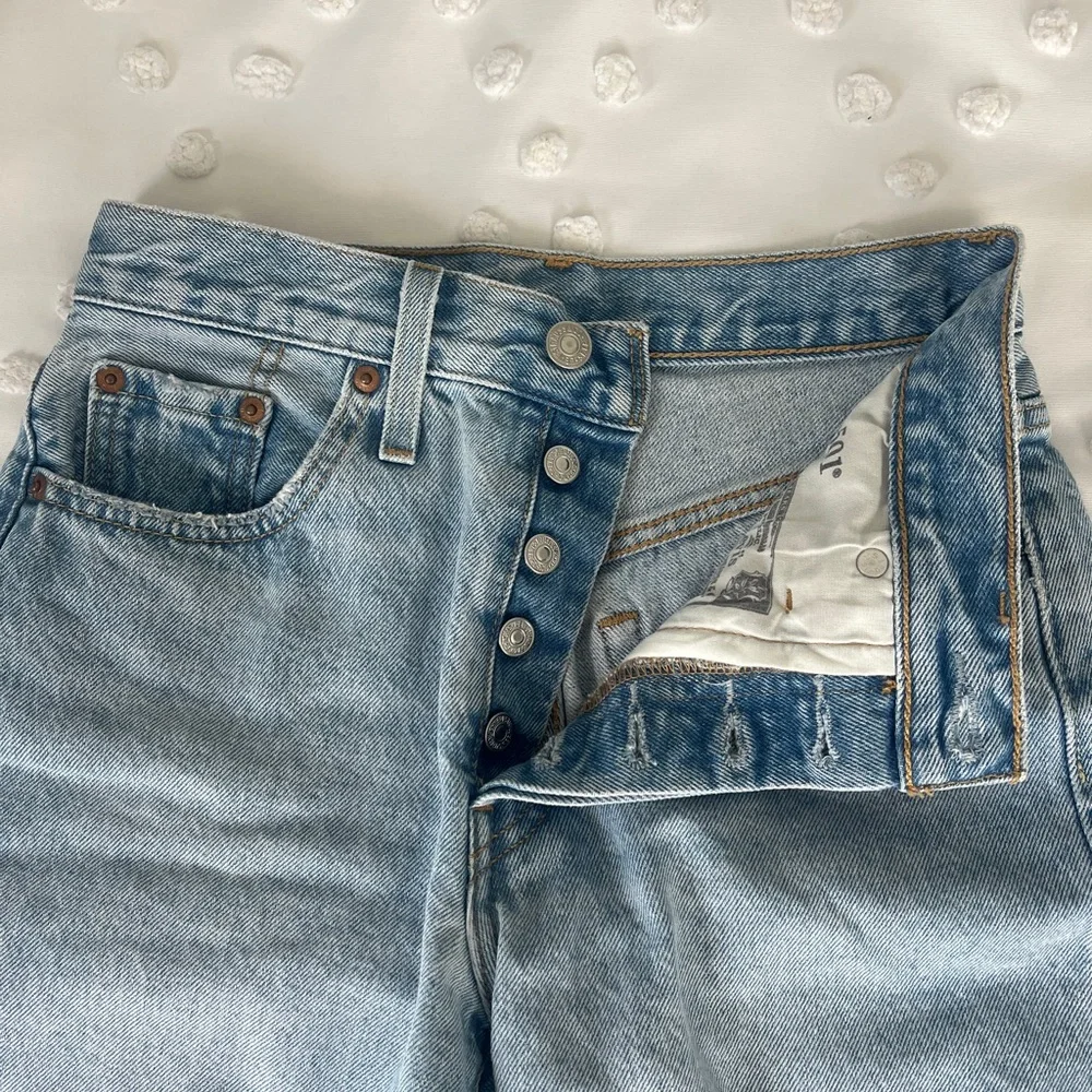 Levi's Classic 501 Denim Shorts - Picture 3 of 4